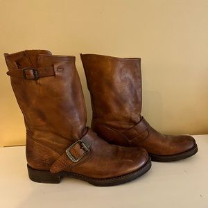 Frye Veronica Slouch shorties in EUC Size 7.5